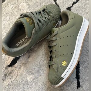 Adidas Superstar 4.5 youth (6 women’s)